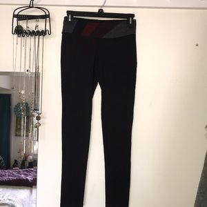 TNA Black Yoga Stretchy Leggings XS detail waist